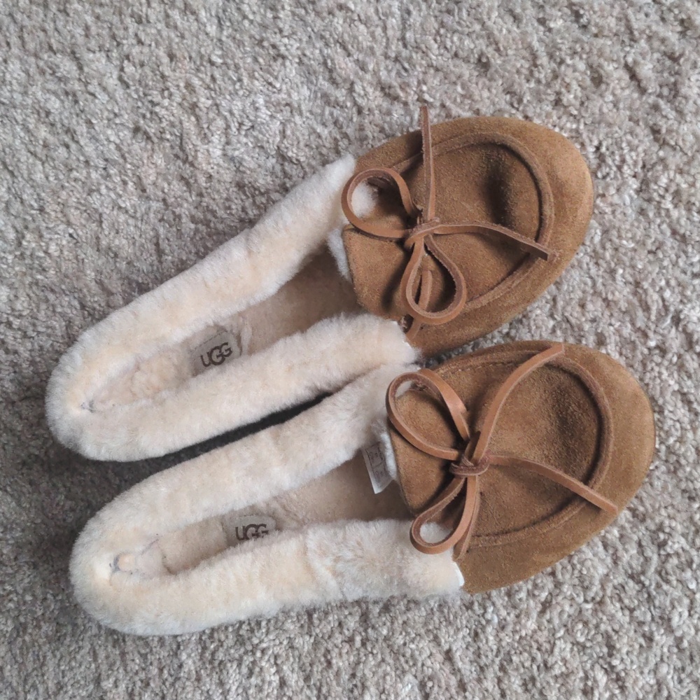 EUC UGG Solana Loafer Moccasin Slippers